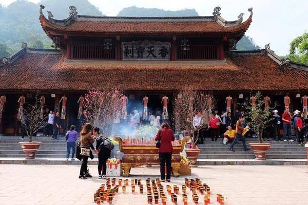 Mơ thấy đi chùa có điềm báo gì và đánh số mấy trúng?