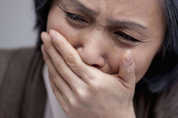 Mơ thấy mẹ khóc có điềm báo gì, con số may mắn là gì?