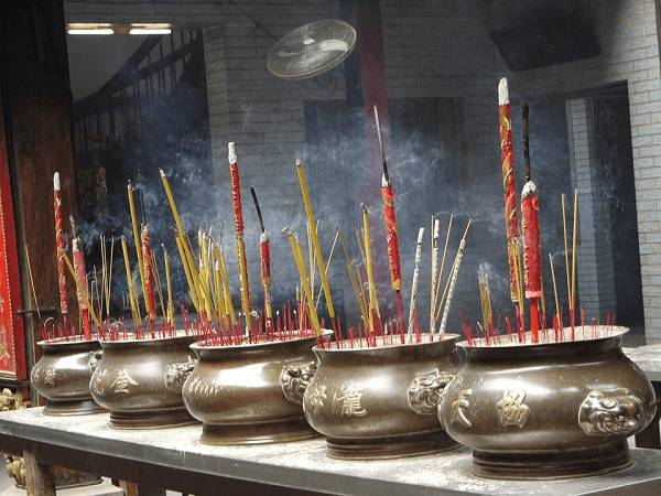 Mơ thấy bát hương điềm tốt hay xấu? đánh số nào hên?