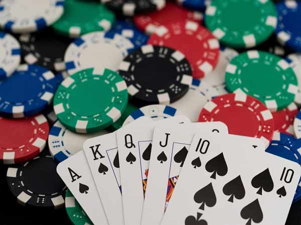 Các thao tác cần biết khi chơi Poker AE888