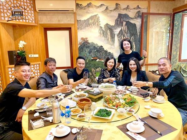 Nằm mơ thấy ăn tiệc đánh con gì có điềm báo gì hấp dẫn