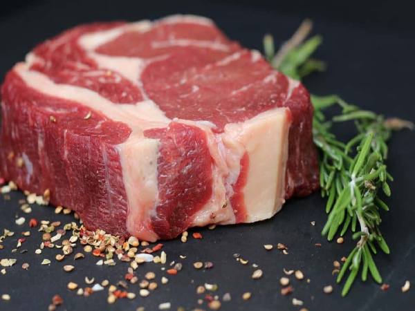 Giải mã ý nghĩa giấc mơ thấy ăn thịt heo là điềm gì?