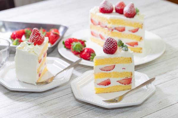 Giải mã giấc mơ thấy ăn bánh ngọt báo hiệu điều gì?