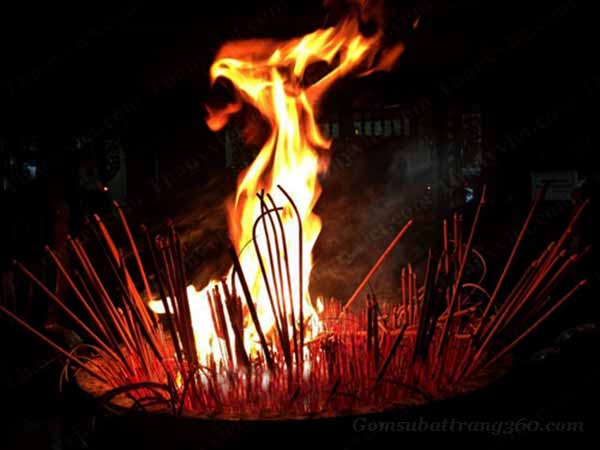 Ý nghĩa của việc tình cờ thấy hương cháy