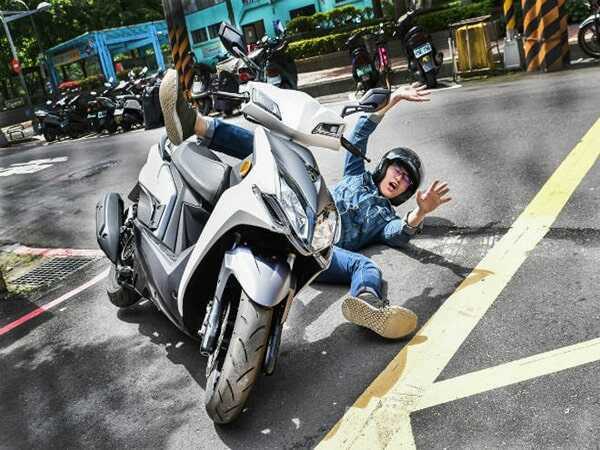 Nằm mơ thấy ngã xe máy mang điềm báo gì, có số nào đại cát?