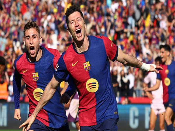 Tin Barcelona: Lewandowski sánh ngang kỷ lục của huyền thoại