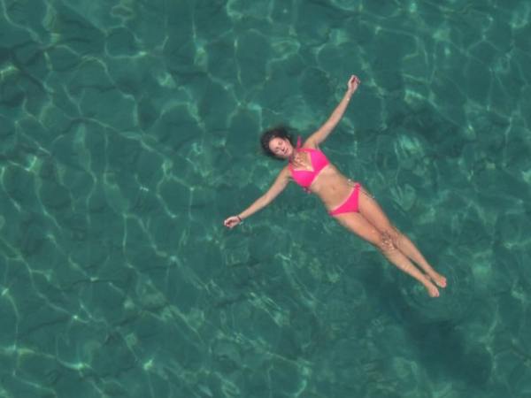 Giải mã ý nghĩa giấc mơ thấy rơi xuống nước là điềm gì?